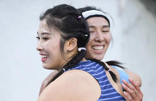 吴艳妮在新亚洲的赛场上表现出色，成功反超林雨薇，成为百米跨栏的领跑者